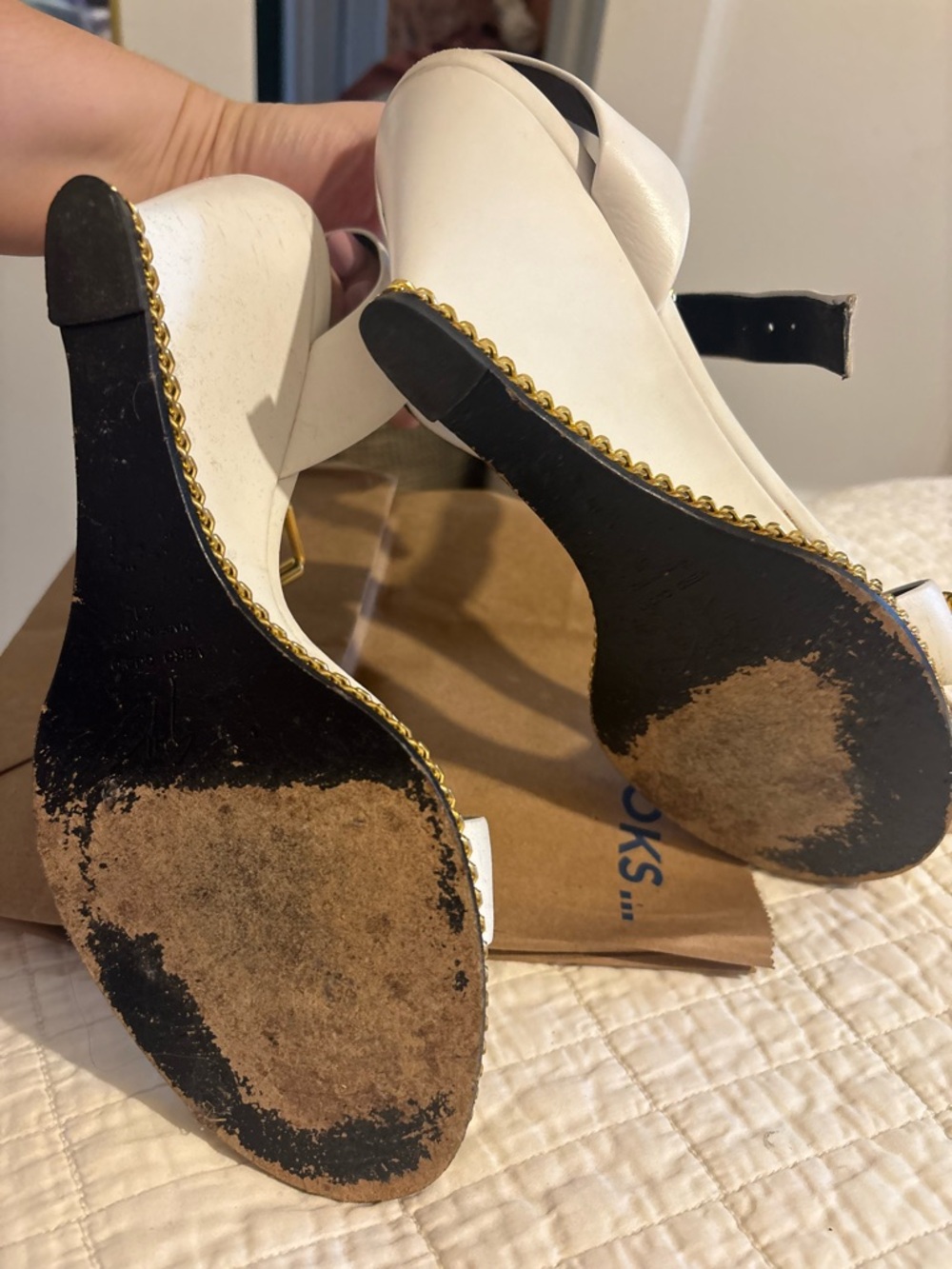 Giuseppe Zanotti White Leather Sandals with Gold Chain Trim - Picture 7 of 8